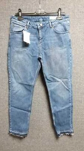 ASOS Kimmi Shrunken Boyfriend Jeans With Let Down Hem W30 L32 LN017 FF 04 - Picture 1 of 4
