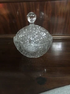 Crystal Clear Industries Dorsette Muster Süßigkeitenschale & Deckel mattierte Rosen 6 1/8" - Bild 1 von 3