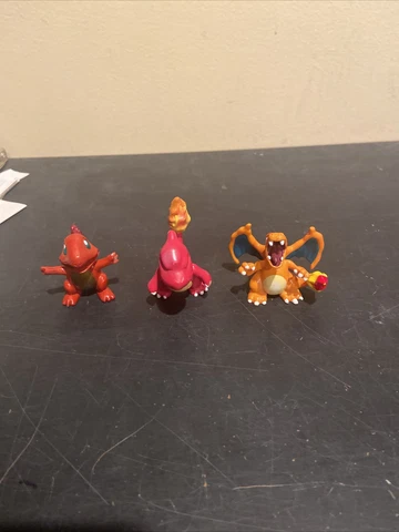 Charmander Charmeleon Charizard TOMY Pokemon Figures CGTSJ Nintendo Cover