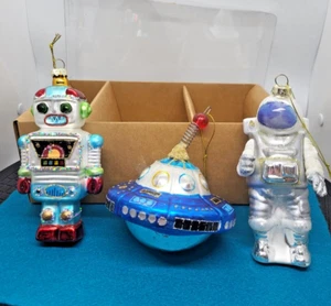 Vidrio Soplado OVNI Nave Espacial Robot Astronauta Conjunto de Adornos de Navidad/3 Retro Nuevo en Caja - Imagen 1 de 12