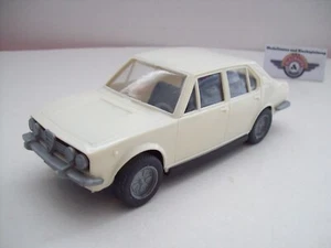 Alfa Romeo Alfetta Berlina, 1972, blanco crema, Eurostil (Hecho en Italia) 1:25 - Imagen 1 de 5