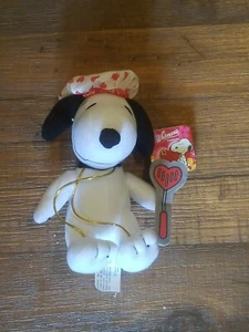 Whitman's Mini Plush Snoopy Valentine Cook With Hat & Spatula Peanuts - Picture 1 of 5