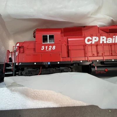 PROTO 2000 GP38-2 HO Scale CP Rail 3128 Diesel Locomotive DC DCC Ready Lighted - Image 1 of 4