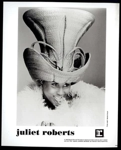 8 x 10 press photo JULIET ROBERTS *1994 Reprise records Photo by: Melodie Gimple - Picture 1 of 4
