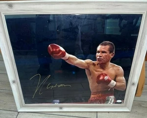 JULIO CESAR CHAVEZ Signed 16 x 20 Boxing Photo Framed JSA Witness COA WIT985527 - Picture 1 of 8