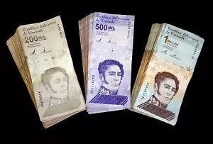 300 banconote venezuelane - 100 x 200.000/500.000 & 1 milione di bolivares CIRCOLATI - Foto 1 di 2
