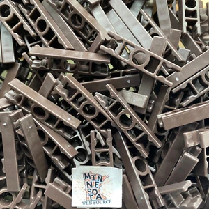 100 Knex Brown Ladder 2-Way Straight Connectors - Standard K'nex Parts - Picture 1 of 4