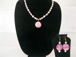 Purple and white Pearl necklace, with matching earrings