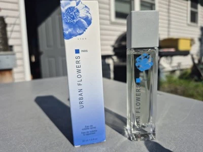 Nuevo en caja Avon Urban Flowers Paris eau de toilette perfume spray 1 fl oz Foto 1 de 2