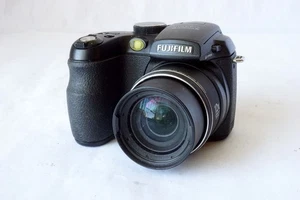 FujiFilm FinePix S1000FD 10MP 12x Zoom, Akkudeckel Problem für Teile oder Reparatur - Bild 1 von 8