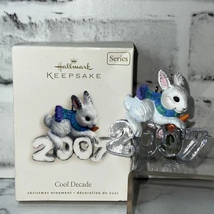 Cool Decade 2007 Rabbit Hallmark Keepsake Ornament 8th In Series - Picture 1 of 3