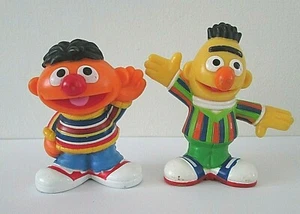Sesamstraße Bert & Ernie Hasbro Workshop 3" PVC Figuren 2010  - Bild 1 von 3