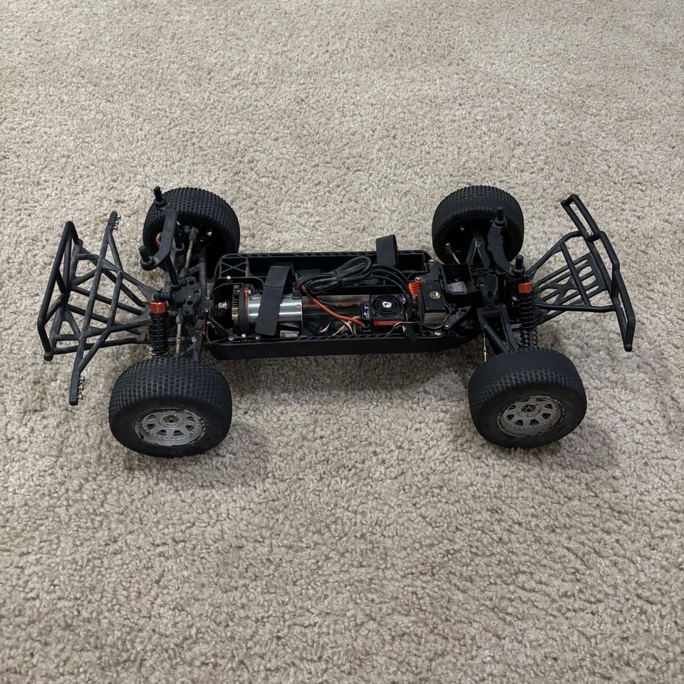 Helion Dominus 10SCT  4WD Brushless RC - Image 1 of 4