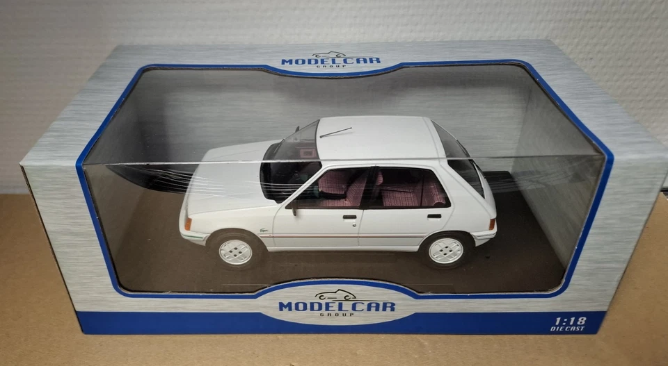 Peugeot 205 GR 5 Porte 1984 - Modello Auto 1/18