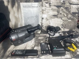 CANON UC9 HI 8MM VIDEO CAMCORDER No Power COMES WITH BATTERY CHARGE For Parts - Picture 1 of 6