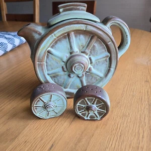 VTG Frankoma Pottery #94T Wagon Wheel Teapot Desert Gold 7" tall Salt And Pepper - Picture 1 of 7