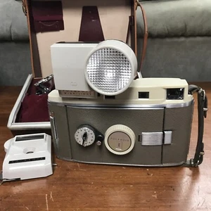 Polaroid 800 Land Camera w/ Wink Light Flash, & Carry Case - Picture 1 of 12