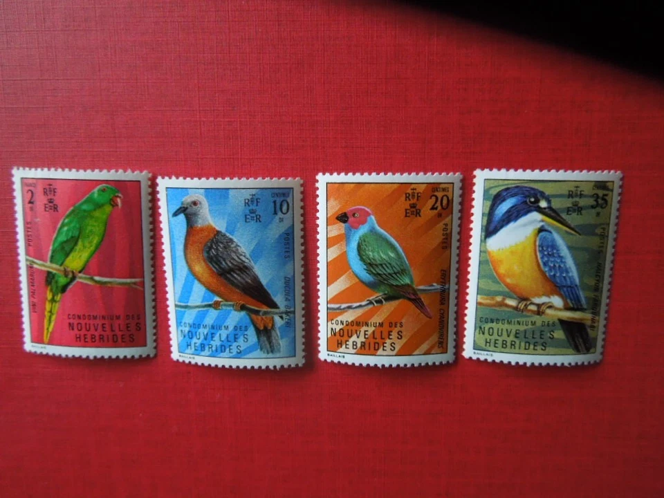 G4897    NEW  HEBRIDES     BIRDS  MNH - Image 1 of 1