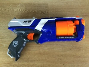 Pistola de juguete Nerf N-Strike Strongarm Blaster Slam-Fire - Imagen 1 de 2