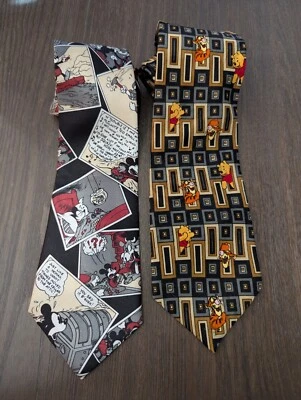 LOTE DE 2 gravatas Disney Mickey Mouse Pato Donald Winnie The Pooh & Tigger - Imagem 1 de 4