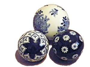 3 Vintage Blue/White Floral Chinoiserie Porcelain Carpet Balls 3" & 4" Dia. - Picture 1 of 14