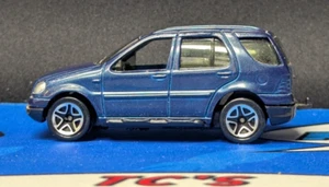 Matchbox - Blue Mercedes-Benz ML430 with Trailer Hitch - Picture 1 of 5