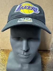 NUEVA ERA Los Angeles Lakers '47 Marca NBA Limpieza Negra Correa Ajustable Gorra - Imagen 1 de 6