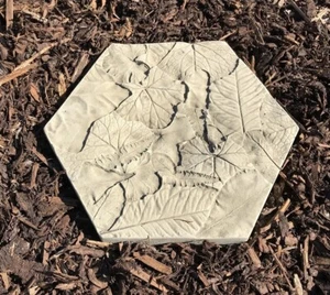 Fallen Leaves Insect Drinker Stepping Stone Garden Ornament - Picture 1 of 3
