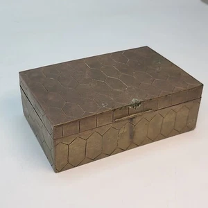 Antike Messing Schatulle Holz gefüttert rechteckig handgeschnitzt geometrisch Schmuckstück aufklappbar - Bild 1 von 19
