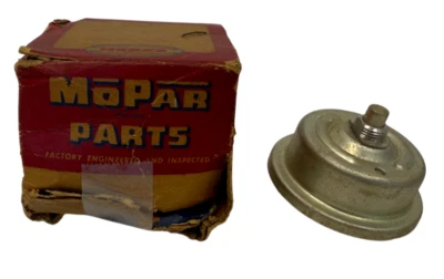 Interruptor de bloqueo de ventana puerta trasera Dodge Plymouth Chrysler Wagons 1957-1958 1819183 Nuevo de Lote Antiguo Foto 1 de 4