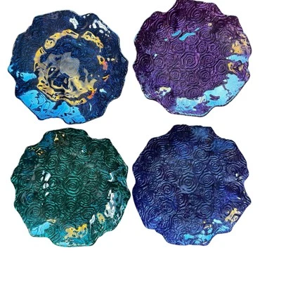 Juego de 4 platos de cena de vidrio de colores de 9" con remolino floral recubierto texturizado Foto 1 de 4
