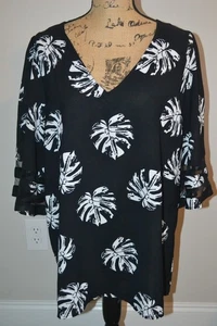 Black and White Tunic Top with V Neckline and Bell Sleeves - XL - Picture 1 of 2