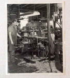 1951 8" x 10" Photo of "Pacific Iron" workshop in San Diego, California Vintage - Picture 1 of 6