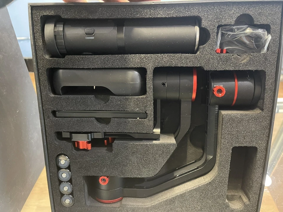 FEIYU TECH a2000 - 3-AXIS CAMERA GIMBAL W/DUAL AND SINGLE GRIP. FOR DSLR CAMERAS - Image 1 of 4