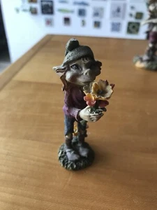 Statuetta Pixies Elfo Mazzo Di Fiori Folletto Decorazione Collezione Flowers - Foto 1 di 2