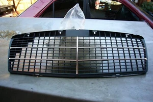 Mercedes-Benz  Kühlergrill  Gitter/Einsatz  Classic o. Elegance W210  - Bild 1 von 4