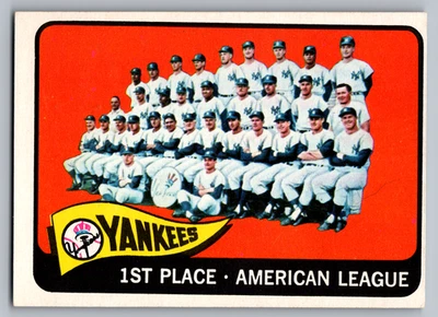 1965 TOPPS #513 NEW YORK YANKEES TEAM CARD W/MANTLE/MARIS/FORD/BERRA - Image 1 of 3
