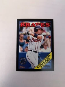 2023 Topps '88 Topps Black #T8827 Chipper Jones 024/299 Atlanta Braves - Foto 1 di 2