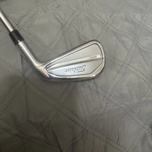 Excelente 2023 Titleist T200 Forjado 4 Hierro AMT Negro S300 Acero Rígido 38.5" - Imagen 1 de 7