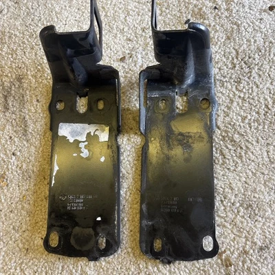 2006 BMW E90 325i conjunto de suportes de montagem de radiador lateral esquerdo e direito fabricante de equipamento original - Imagem 1 de 4