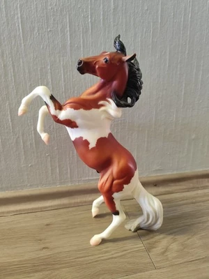 Breyer Pferd Modellpferd Traditional Silver Treasure Hunt Pinto Bay - Bild 1 von 4