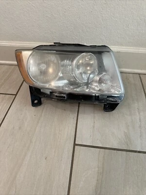 Faro derecho del pasajero Jeep Grand Cherokee 2011-2013 Foto 1 de 4