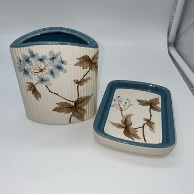 Jabonera y soporte para cepillo de dientes Croscill cerámica azul Foto 1 de 4