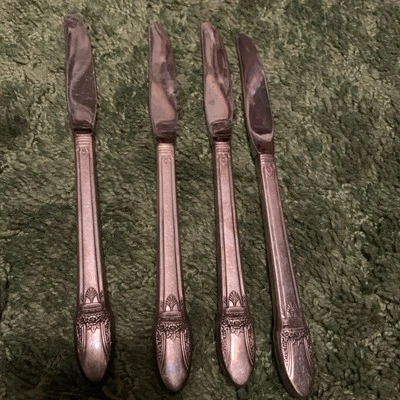 Roger’s Bros First Love Butter Knifes - Image 1 of 2