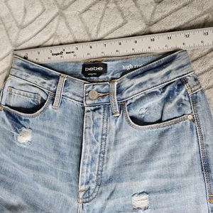 bebe hellblaue Distressed Skinny Jeans mit Patches Y2K - Bild 1 von 8