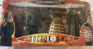 Doctor Who - Set Daleks in Manhattan - Set di 4 action figure - Foto 1 di 16