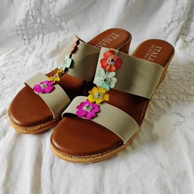 Sandalias italianas de cuña baja con tanga de flores de estrás marrón para mujer 10 Foto 1 de 4