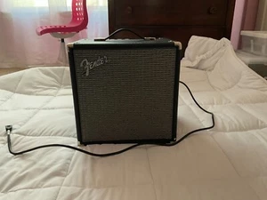 Fender Rumble 25 100-120V 50-60Hz 70W 8" Speaker Bass Combo Amplifier(Works good - Picture 1 of 4