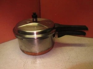 Prestige Pressure Cooker, 4L - Picture 1 of 6