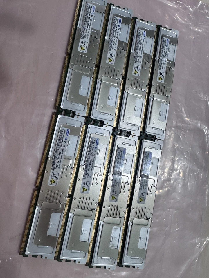 Memoria de servidor ECC Samsung 32 GB (8 x 4 GB) PC2-5300F DDR2-667 Mhz Foto 1 de 3